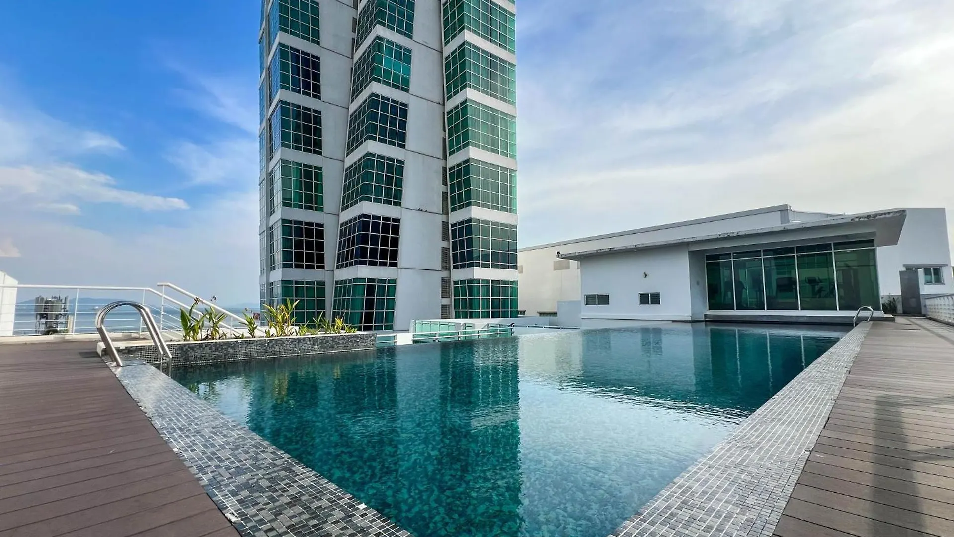 Maritime Suites Duplex In Karpal Singh With Netflix & Free Wifi George Town 0*,