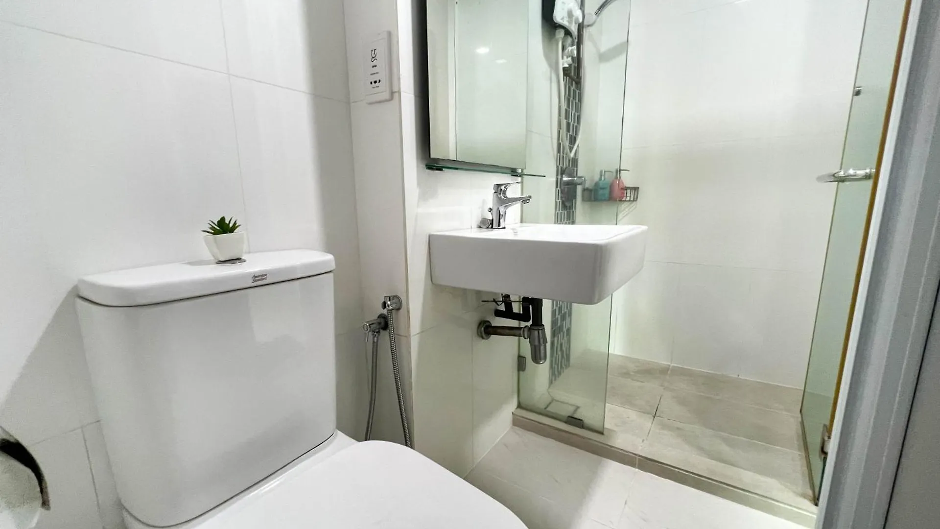 Maritime Suites Duplex In Karpal Singh With Netflix & Free Wifi George Town Apartment