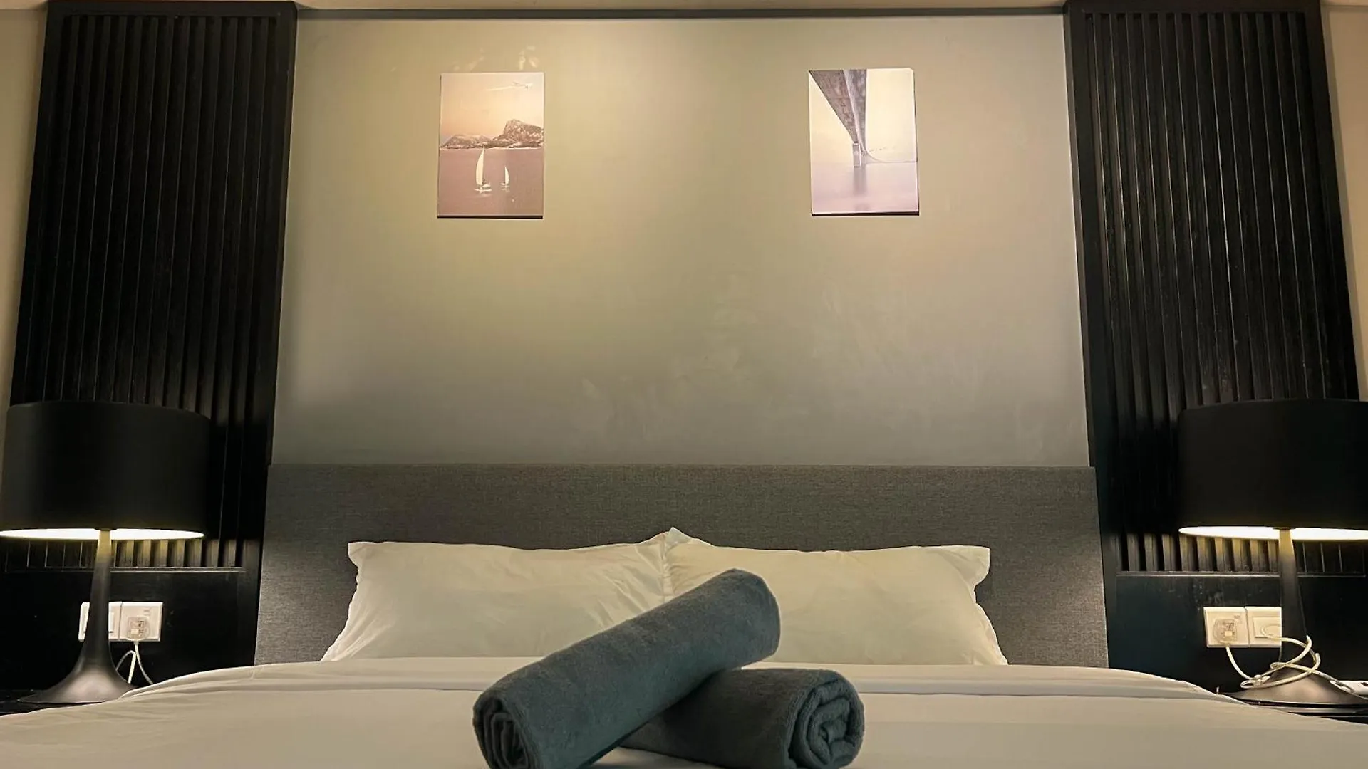 Maritime Suites Duplex In Karpal Singh With Netflix & Free Wifi George Town