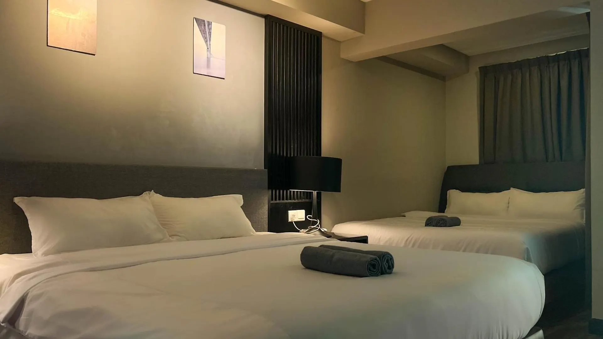 Apartment Maritime Suites Duplex In Karpal Singh With Netflix & Free Wifi George Town