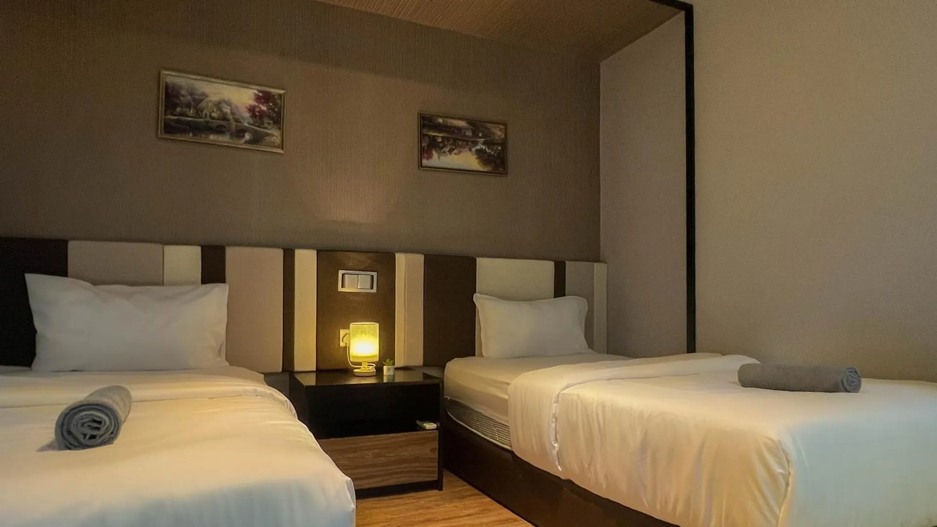 Maritime Suites Duplex In Karpal Singh With Netflix & Free Wifi George Town