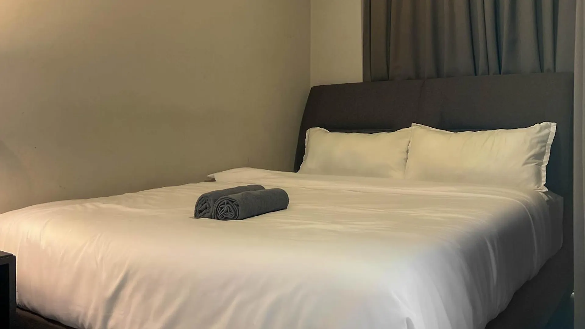 Apartment Maritime Suites Duplex In Karpal Singh With Netflix & Free Wifi George Town